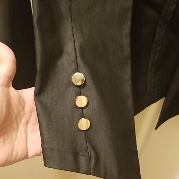 Guess jacket. Compliments a skirt or pants - Picture 3 of 6